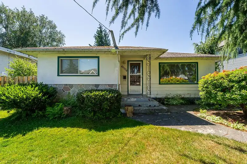 46054 THIRD AVENUE - photo 3 of 37