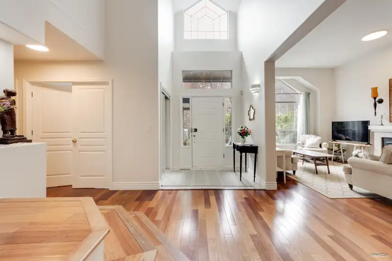 128 PARKSIDE DRIVE - photo 4 of 38
