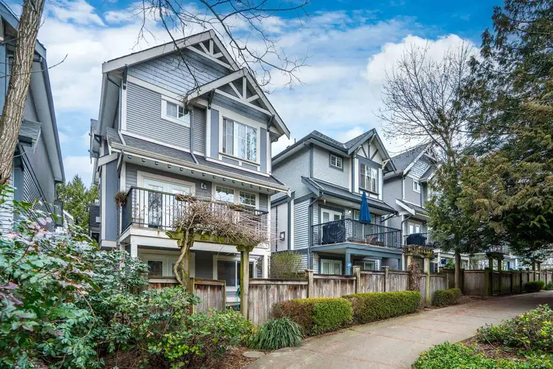 14 20589 66 AVENUE - photo 3 of 40