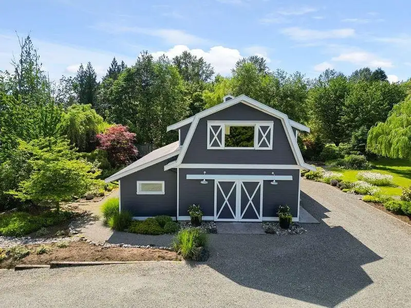 10376 MCKINNON CRESCENT - photo 4 of 40