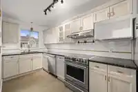 302 5556 201A STREET - thumbnail 1