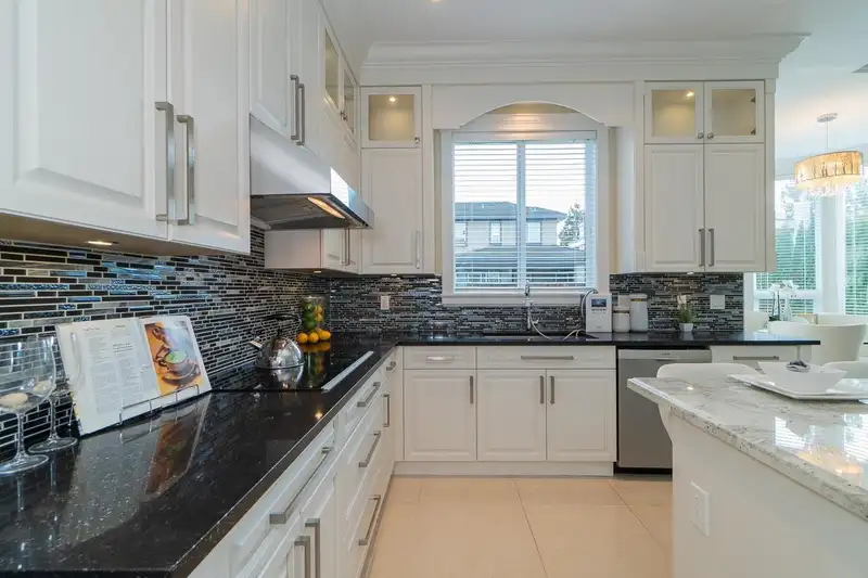 9820 GILHURST CRESCENT - photo 4 of 8