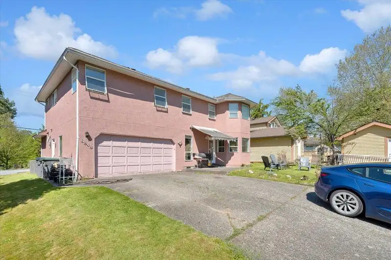8648 140 STREET - photo 2 of 25