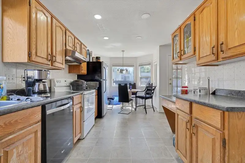 8648 140 STREET - photo 4 of 25