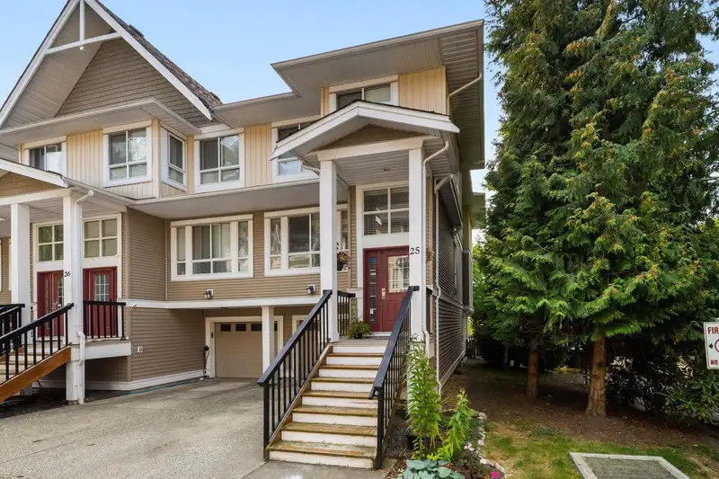 25 20159 68 AVENUE - photo 1 of 40