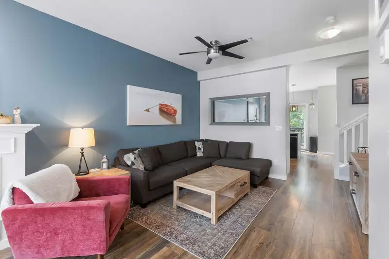 25 20159 68 AVENUE - photo 2 of 40