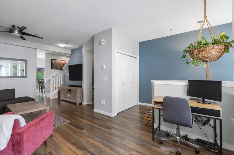 25 20159 68 AVENUE - photo 4 of 40