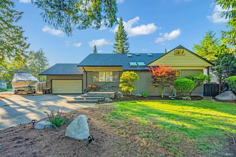 310 MACBETH CRESCENT - photo 1 of 25