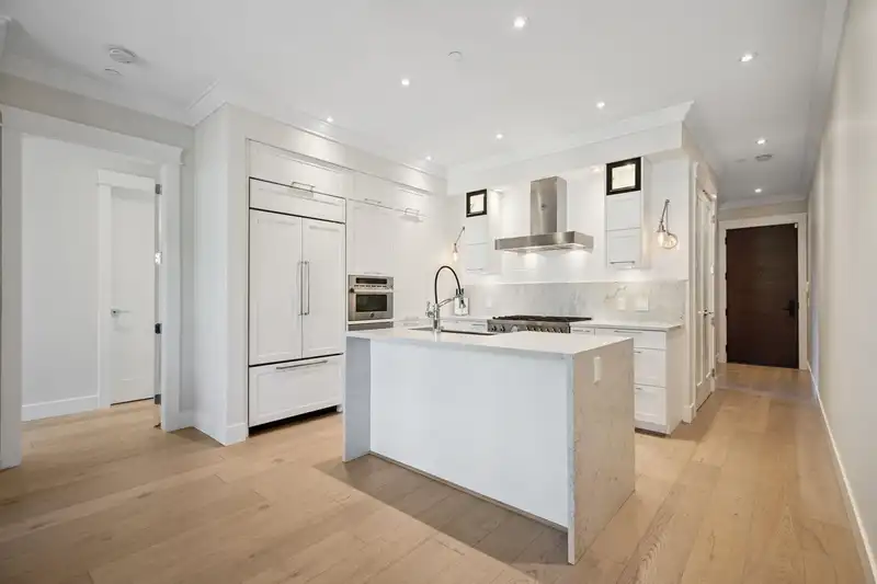 206 23189 FRANCIS AVENUE - photo 4 of 31