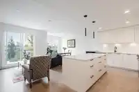 604 8379 201 STREET - thumbnail 1