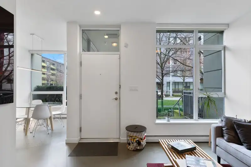 128 W 1ST AVENUE - photo 2 of 31