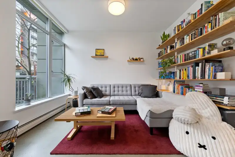 128 W 1ST AVENUE - photo 3 of 31