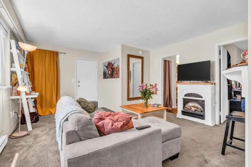 2575 W 3RD AVENUE - photo 4 of 40