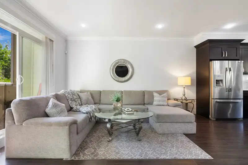 10 14285 64 AVENUE - photo 3 of 32