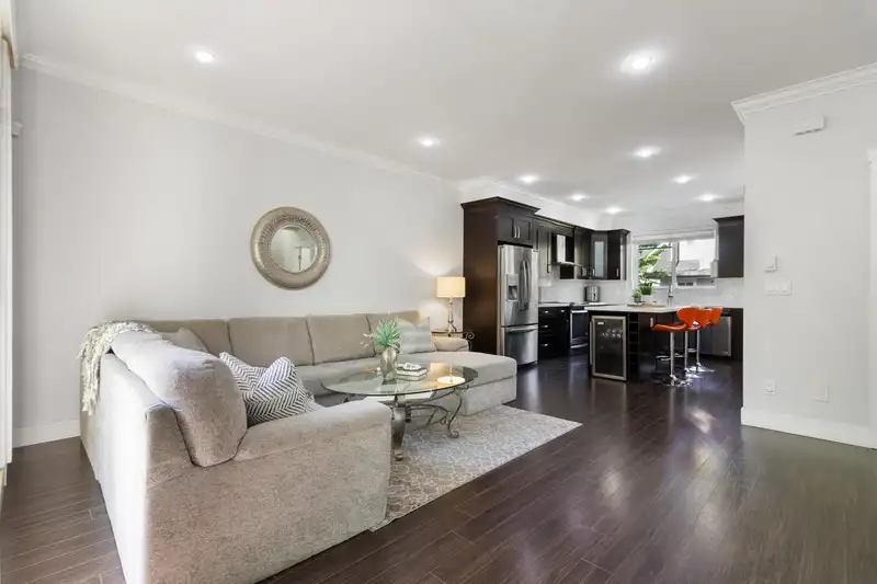 10 14285 64 AVENUE - photo 4 of 32