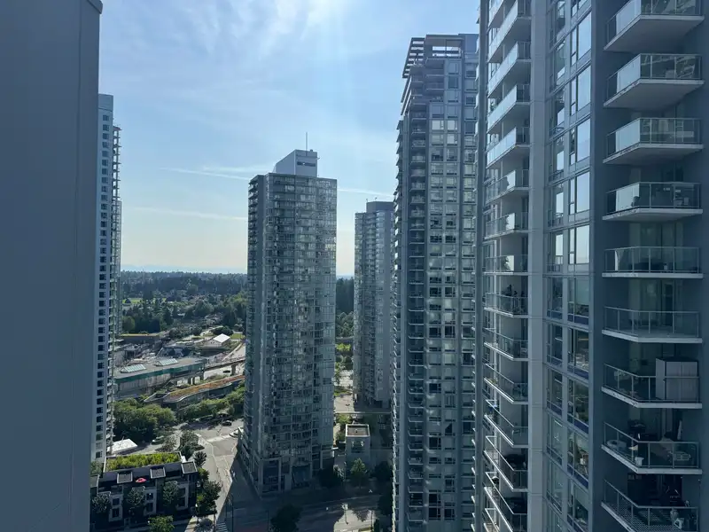 2409 13768 100 AVENUE - photo 2 of 34