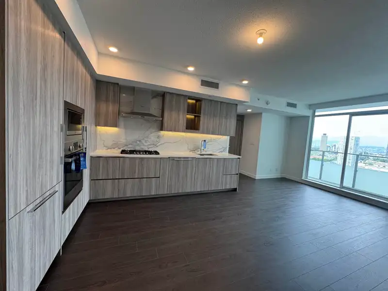 2409 13768 100 AVENUE - photo 3 of 34