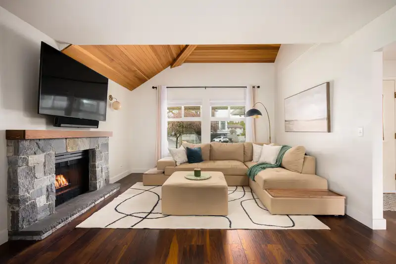 8572 164A STREET - photo 4 of 29