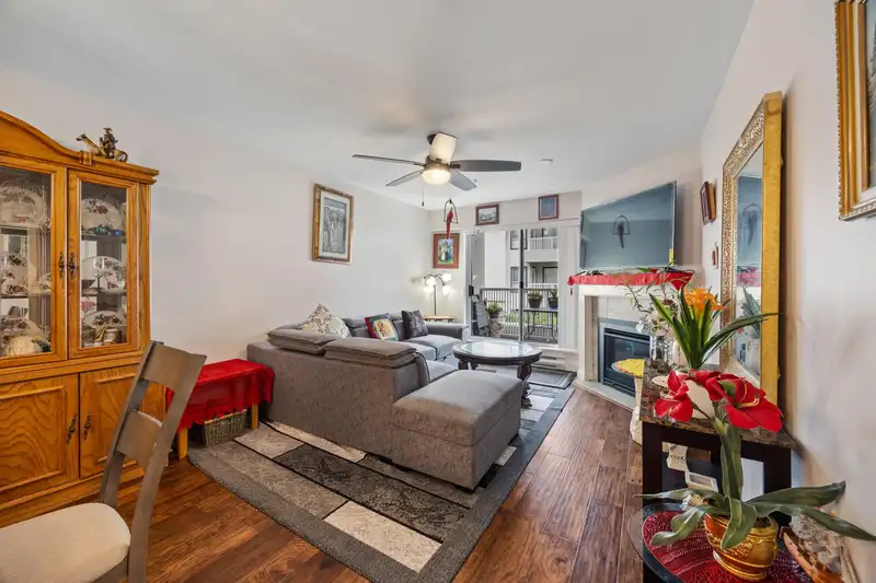 208 15272 20 AVENUE - photo 4 of 17