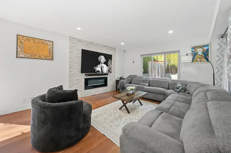 12501 76A AVENUE - photo 3 of 40