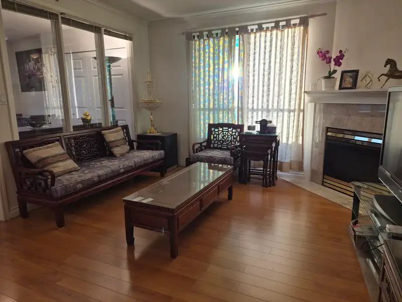 1506 6611 COONEY ROAD - photo 2 of 33