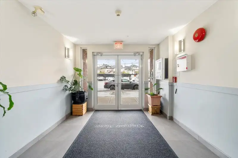 PH23 760 KINGSWAY - photo 2 of 27