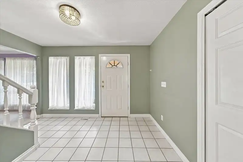 21583 126 AVENUE - photo 3 of 35
