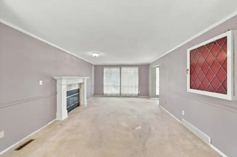 21583 126 AVENUE - photo 4 of 35