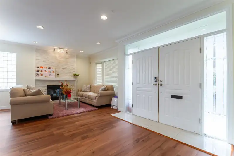 55 DIEPPE PLACE - photo 2 of 22