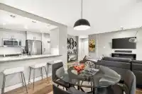 604 2959 GLEN DRIVE - thumbnail 2