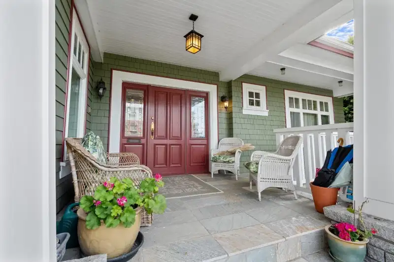 3574 EAST BOULEVARD - photo 4 of 40