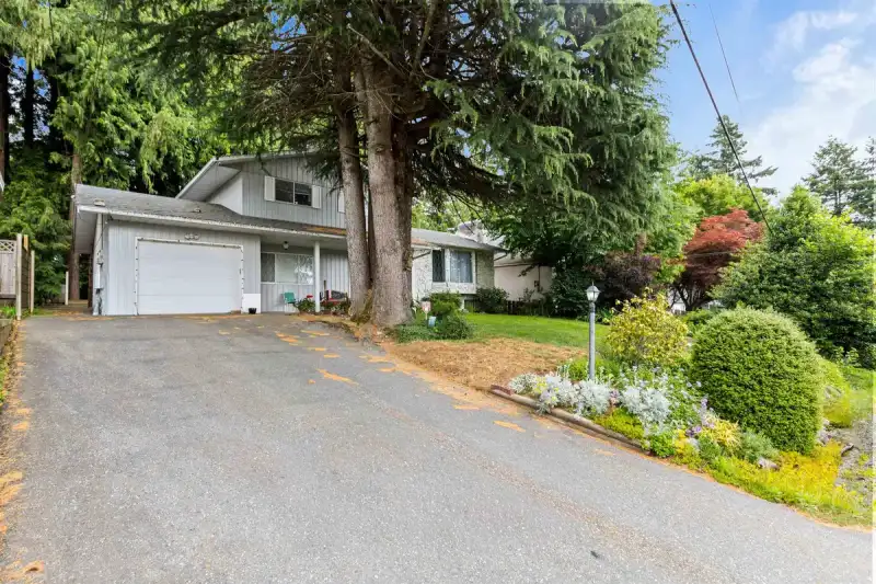 32637 WILLINGDON CRESCENT - photo 1 of 35