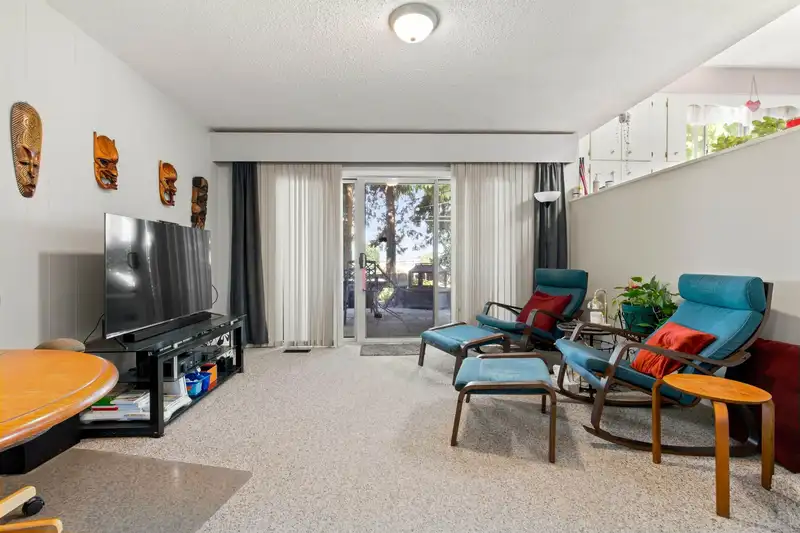 32637 WILLINGDON CRESCENT - photo 4 of 35
