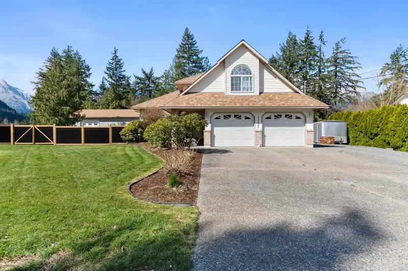 20947 MT HOPE ROAD - photo 1 of 40