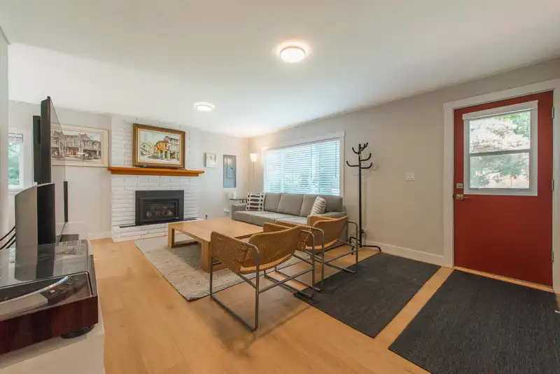 320 COCHRANE ROAD - photo 3 of 40