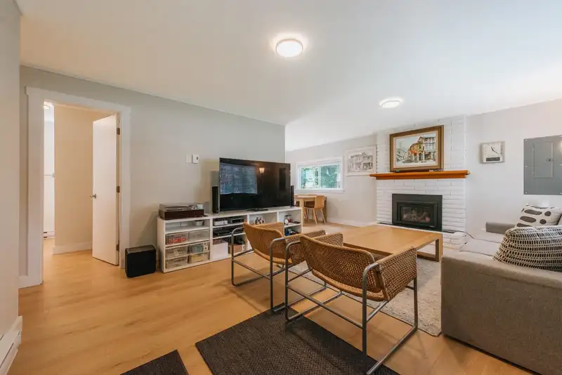 320 COCHRANE ROAD - photo 4 of 40
