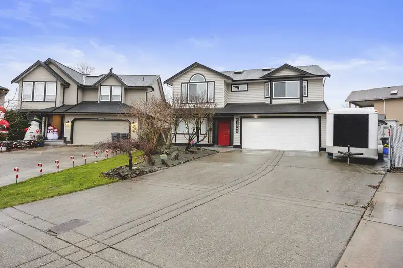 21540 50A AVENUE - photo 2 of 39
