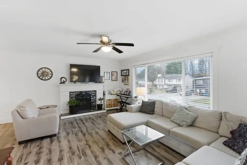 1460 KASLO COURT - photo 4 of 30