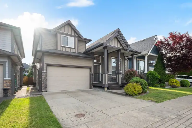 10123 242 STREET - photo 4 of 40