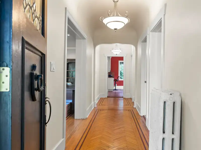 5138 EAST BOULEVARD - photo 4 of 40