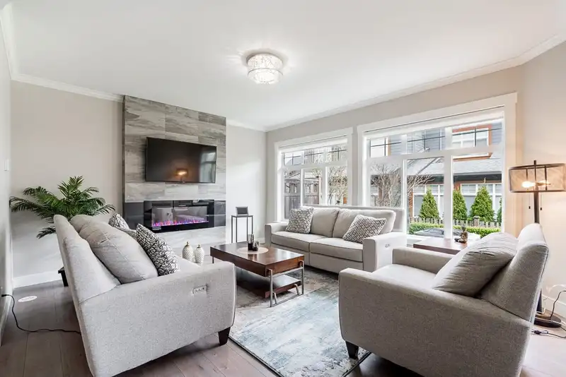 2 17033 FRASER HIGHWAY - photo 2 of 32