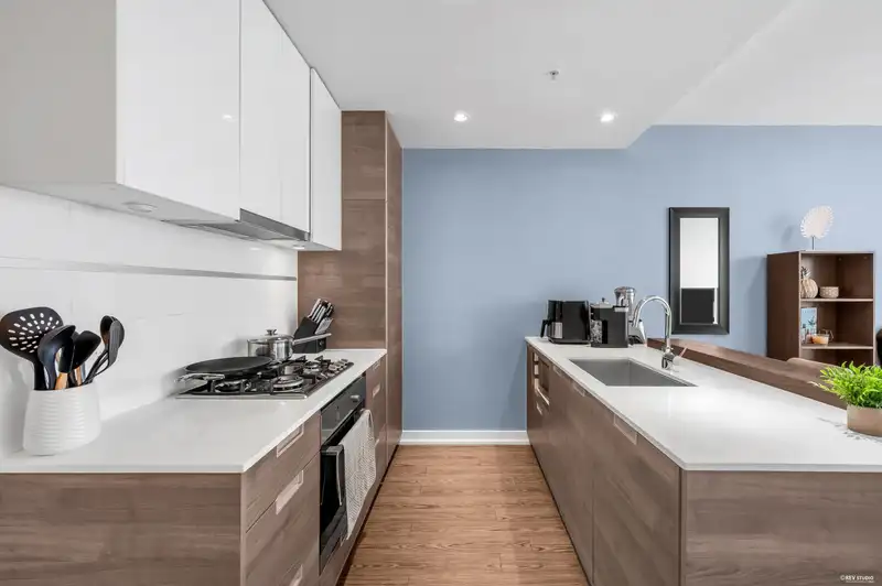 2910 4688 KINGSWAY - photo 4 of 36