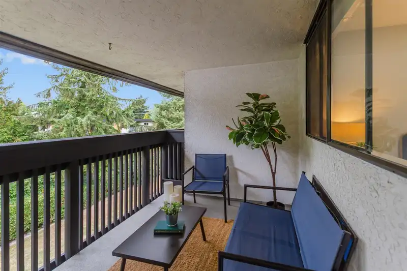 301 1561 VIDAL STREET - photo 3 of 18