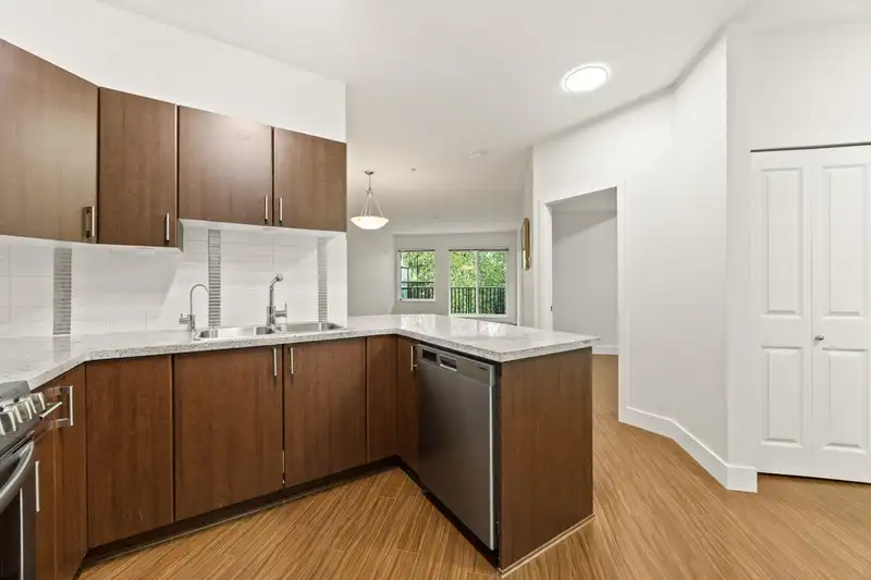 308 19830 56 AVENUE - photo 4 of 28