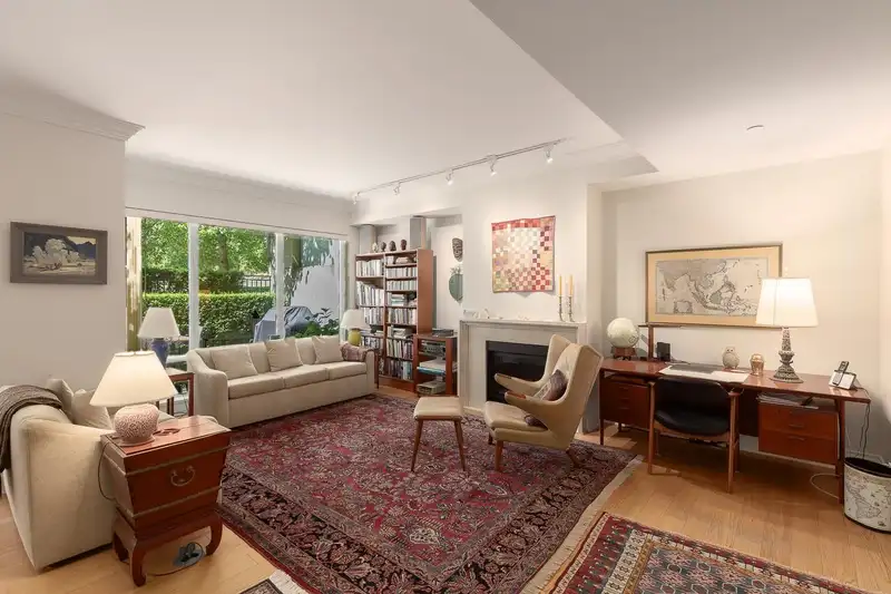 101 426 BEACH CRESCENT - photo 1 of 40