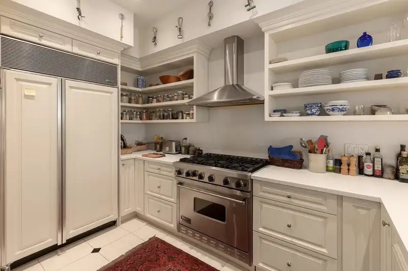 101 426 BEACH CRESCENT - photo 4 of 40