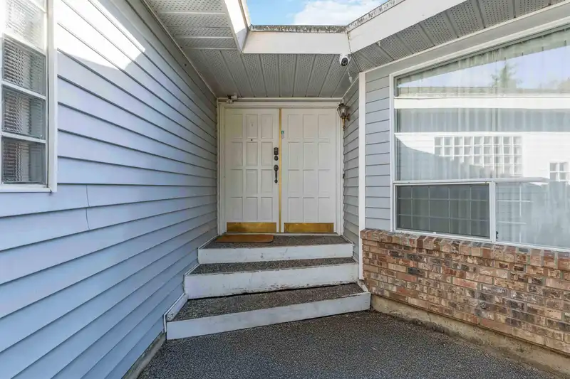 14082 20 AVENUE - photo 3 of 29