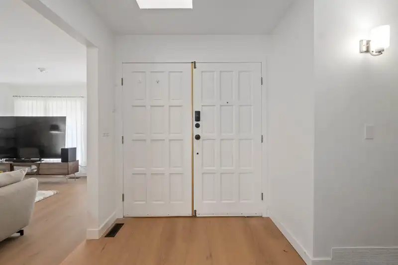 14082 20 AVENUE - photo 4 of 29