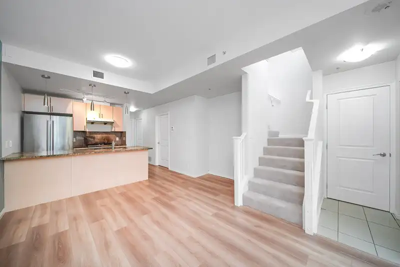 303 1211 MELVILLE STREET - photo 4 of 38