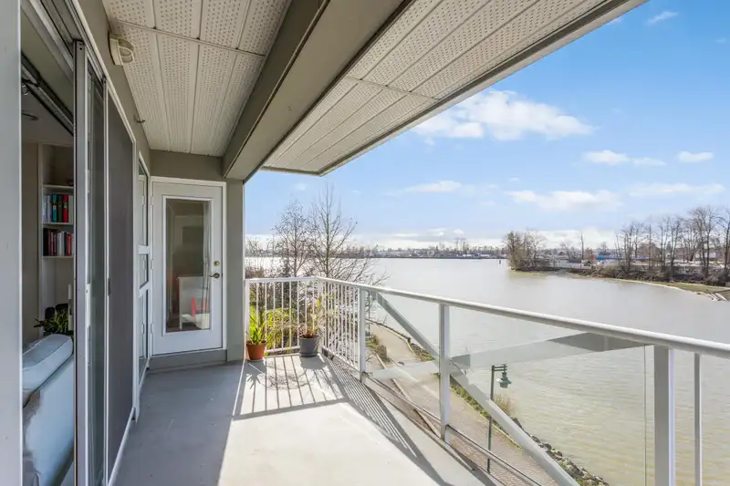 306 1820 E KENT AVENUE SOUTH - photo 1 of 38